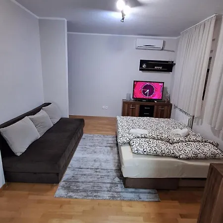 L&p - Free Private Parking *