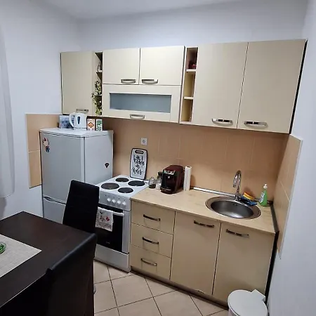 L&p - Free Private Parking Apartment Novi Sad